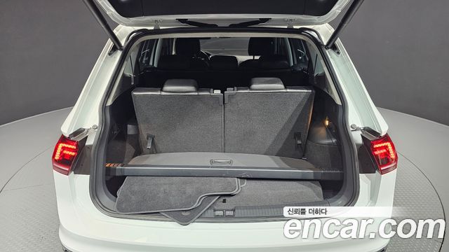 Volkswagen Tiguan Allspace 2.0 TDI Prestige 2020 — фото 33