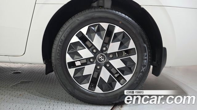 Hyundai Staria 4WD Lounge 9-Seater Limousine 2025 — фото 21