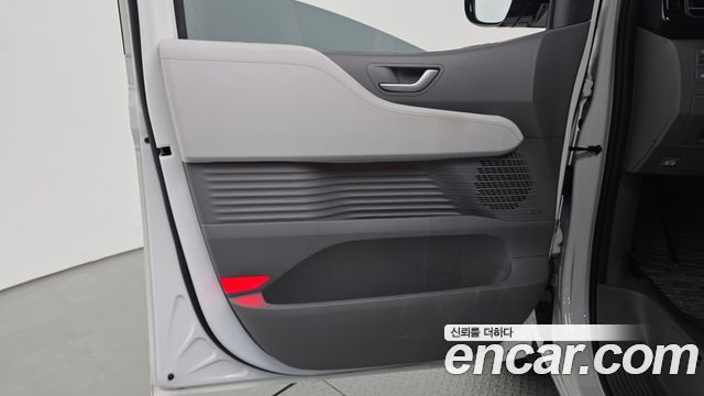 Hyundai Staria 4WD Lounge 9-Seater Limousine 2025 — фото 24