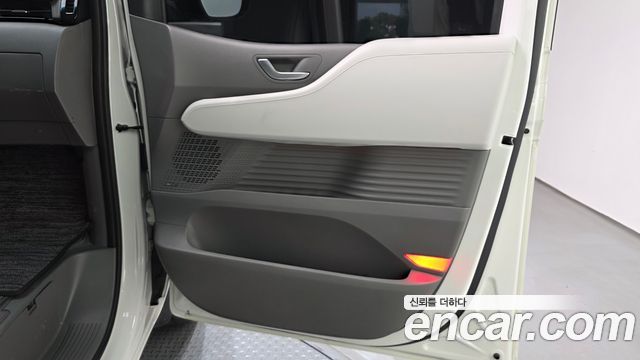 Hyundai Staria 4WD Lounge 9-Seater Limousine 2025 — фото 25