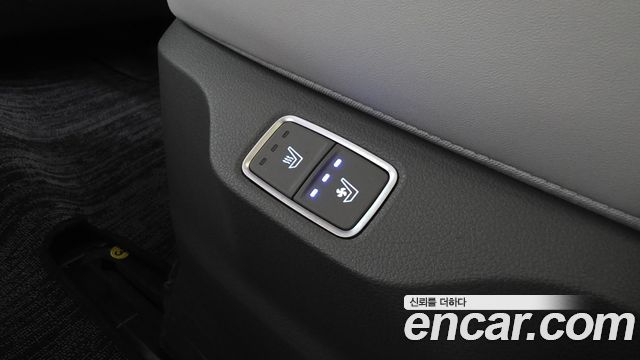 Hyundai Staria 4WD Lounge 9-Seater Limousine 2025 — фото 27