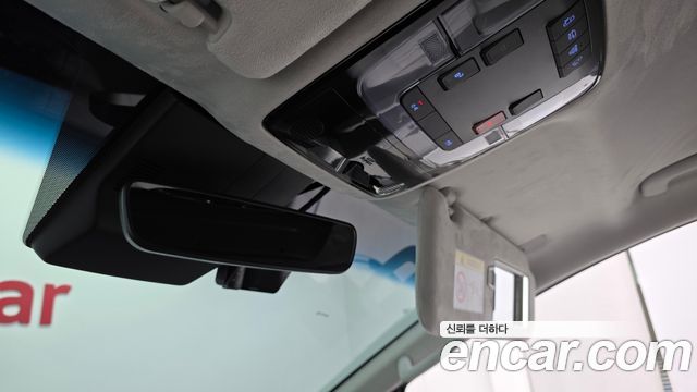 Hyundai Staria 4WD Lounge 9-Seater Limousine 2025 — фото 31