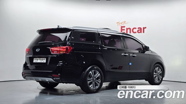 Kia Carnival 9-Seater Luxury 2019 — фото 2