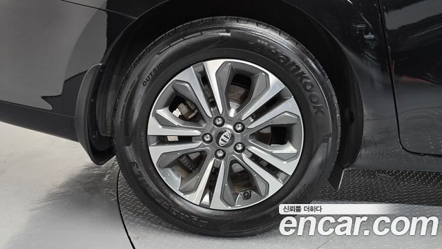 Kia Carnival 9-Seater Luxury 2019 — фото 5