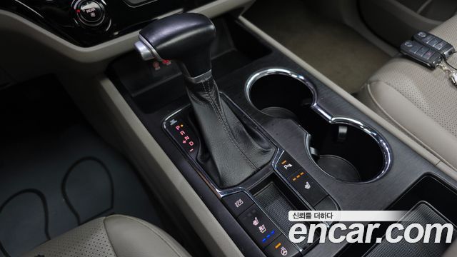 Kia Carnival 9-Seater Luxury 2019 — фото 9