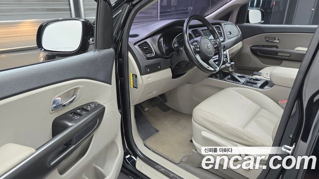 Kia Carnival 9-Seater Luxury 2019 — фото 10
