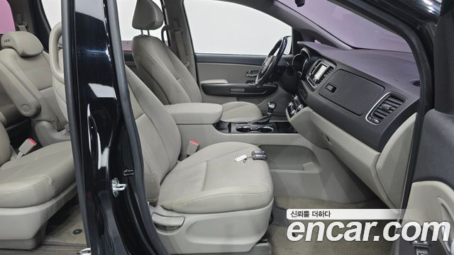 Kia Carnival 9-Seater Luxury 2019 — фото 11