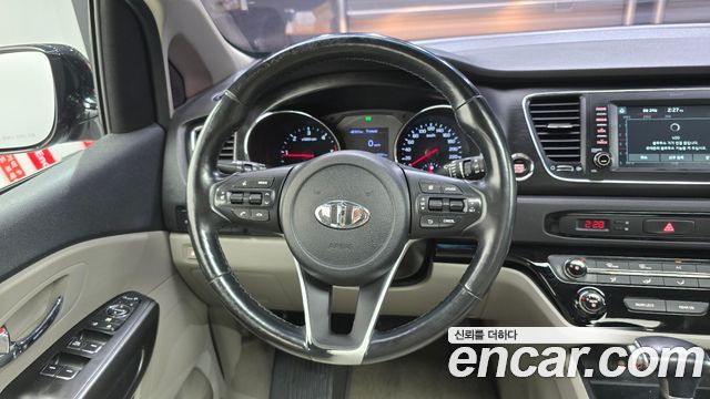 Kia Carnival 9-Seater Luxury 2019 — фото 13