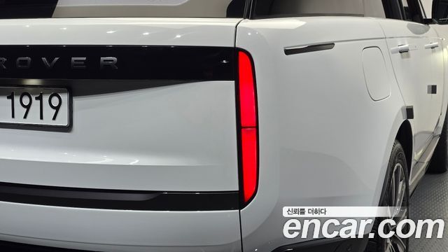 Land Rover Range Rover (V) P550E AB 2025 — фото 23