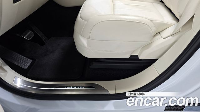Land Rover Range Rover (V) P550E AB 2025 — фото 31