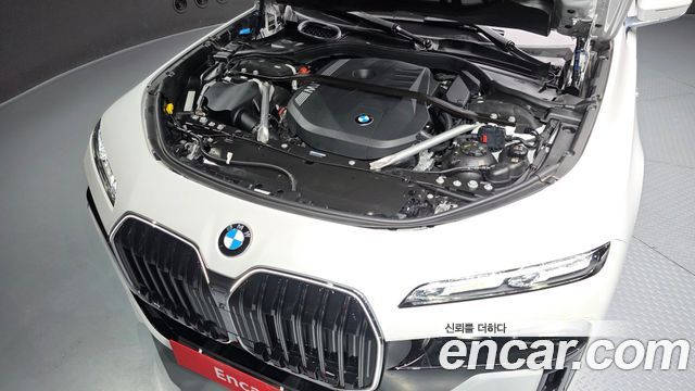 BMW 7 Series (G70) 740i xDrive M Sport 2024 — фото 6