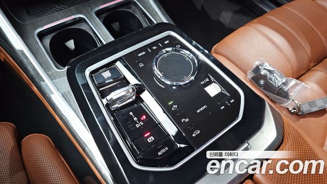 BMW 7 Series (G70) 740i xDrive M Sport 2024 — фото 9