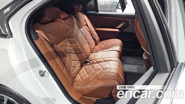 BMW 7 Series (G70) 740i xDrive M Sport 2024 — фото 15