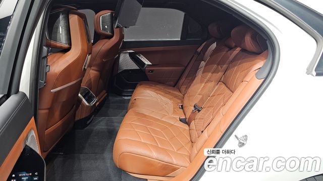 BMW 7 Series (G70) 740i xDrive M Sport 2024 — фото 16