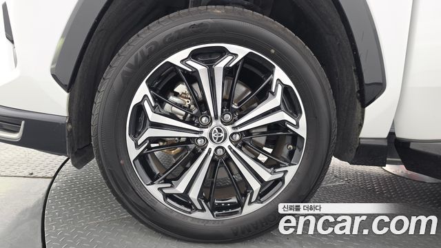 Toyota RAV4 (V) 2.5 4WD PHEV XSE 2025 — фото 5