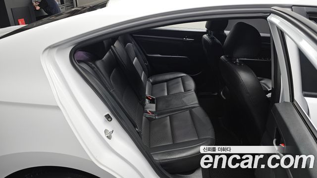 Hyundai Avante (AD) 1.6 Style 2020 — фото 11