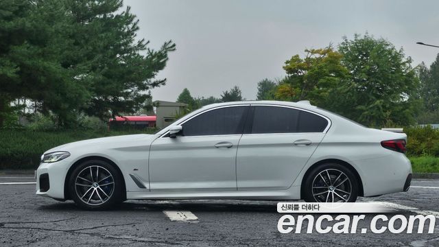 BMW 5 Series (G30) 520i M Sport 2023 — фото 2