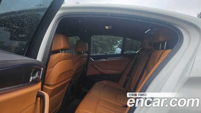 BMW 5 Series (G30) 520i M Sport 2023 — фото 15