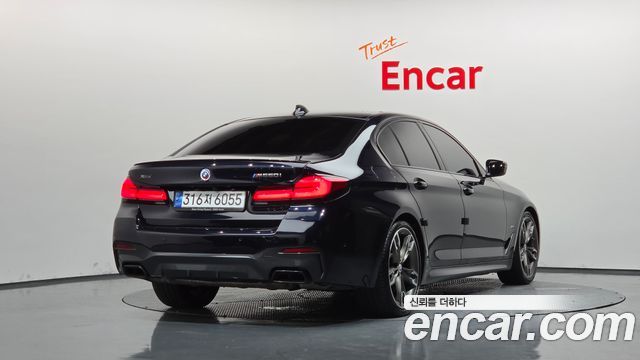 BMW 5 Series (G30) M550i xDrive 2022 — фото 2