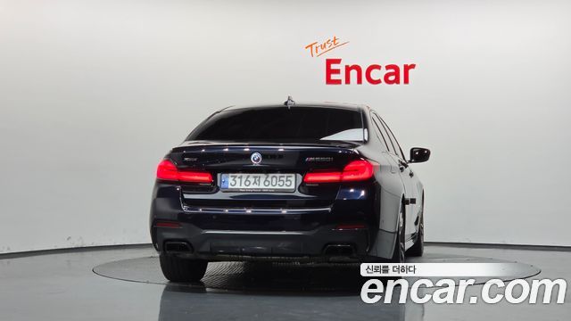 BMW 5 Series (G30) M550i xDrive 2022 — фото 4