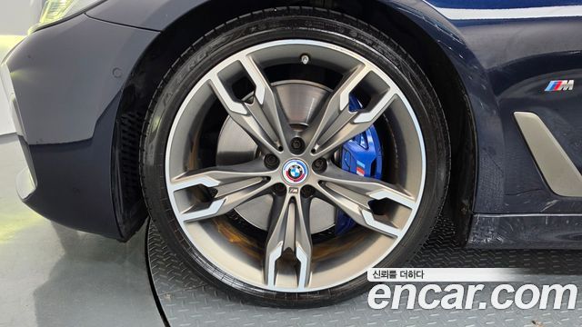 BMW 5 Series (G30) M550i xDrive 2022 — фото 5