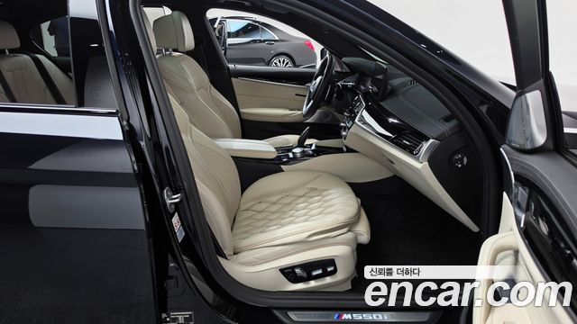BMW 5 Series (G30) M550i xDrive 2022 — фото 11