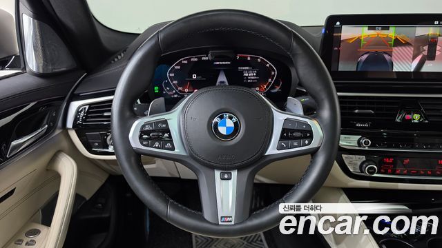 BMW 5 Series (G30) M550i xDrive 2022 — фото 13