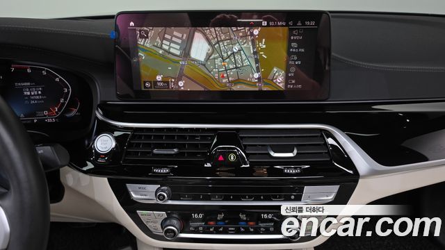 BMW 5 Series (G30) M550i xDrive 2022 — фото 14