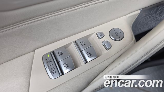 BMW 5 Series (G30) M550i xDrive 2022 — фото 17