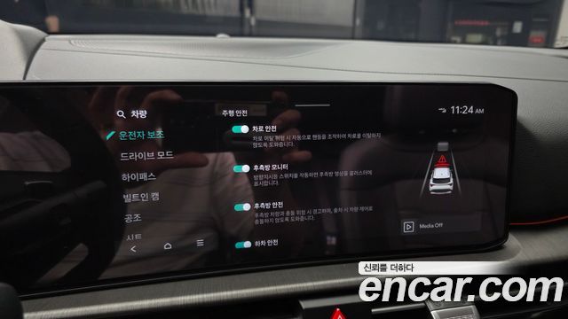 Kia Sportage (V) Gasoline 1.6 Turbo 2WD Signature 2025 — фото 17
