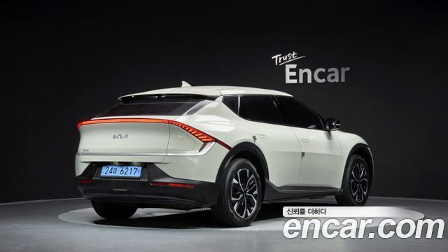Kia EV6 Long Range Light 2023 — фото 2