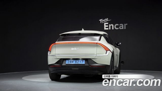Kia EV6 Long Range Light 2023 — фото 4