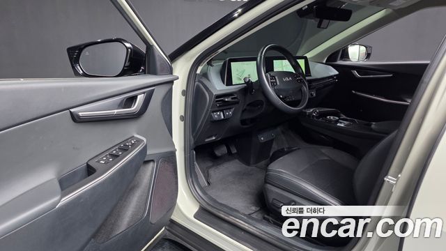 Kia EV6 Long Range Light 2023 — фото 10