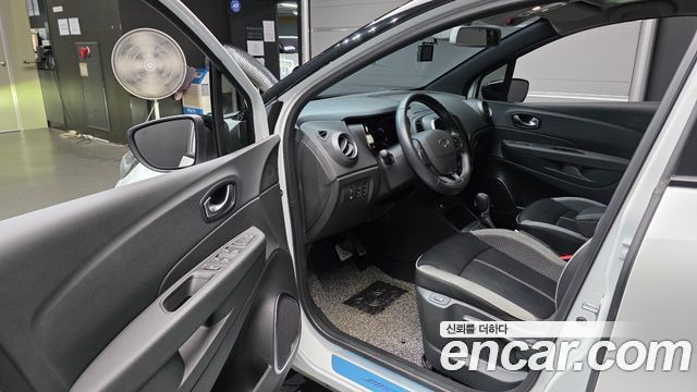 Renault Korea QM3 RE Panoramic Edition 2019 — фото 10