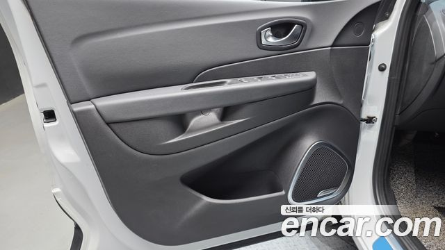 Renault Korea QM3 RE Panoramic Edition 2019 — фото 24
