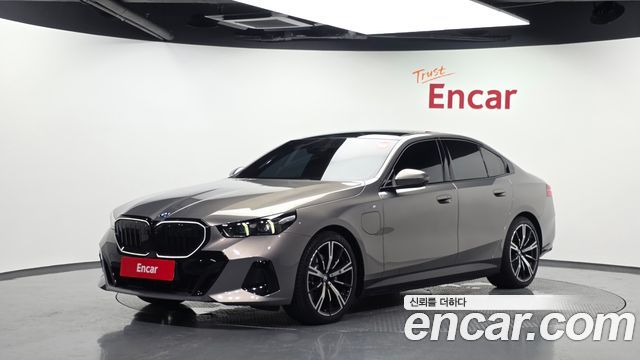 BMW 5 Series (G60) 530e M Sport 2025 — фото 1