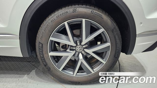Volkswagen Touareg (III) 3.0 TDI Prestige 2020 — фото 21