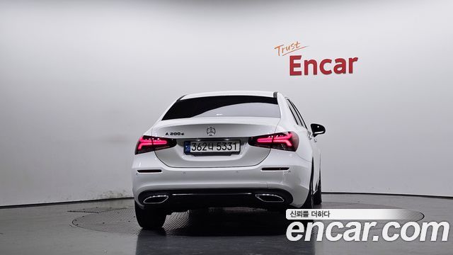 Mercedes-Benz A-Class (W177) A200d Sedan 2021 — фото 4