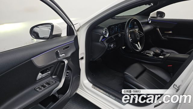 Mercedes-Benz A-Class (W177) A200d Sedan 2021 — фото 10