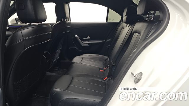 Mercedes-Benz A-Class (W177) A200d Sedan 2021 — фото 11