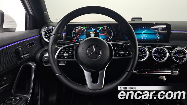Mercedes-Benz A-Class (W177) A200d Sedan 2021 — фото 12