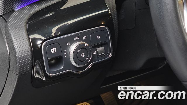 Mercedes-Benz A-Class (W177) A200d Sedan 2021 — фото 16