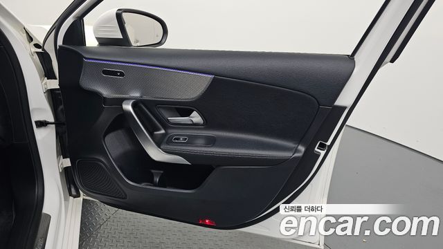 Mercedes-Benz A-Class (W177) A200d Sedan 2021 — фото 24