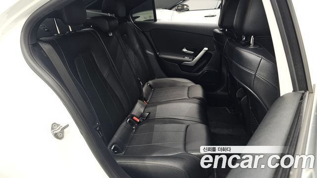 Mercedes-Benz A-Class (W177) A200d Sedan 2021 — фото 28