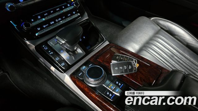 Genesis EQ900 5.0 GDI AWD Limousine Prestige 2017 — фото 9
