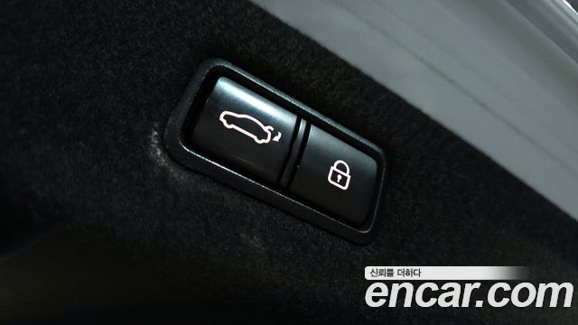 Genesis EQ900 5.0 GDI AWD Limousine Prestige 2017 — фото 16