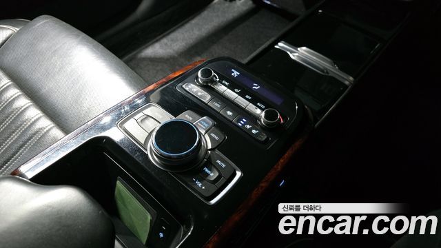 Genesis EQ900 5.0 GDI AWD Limousine Prestige 2017 — фото 18