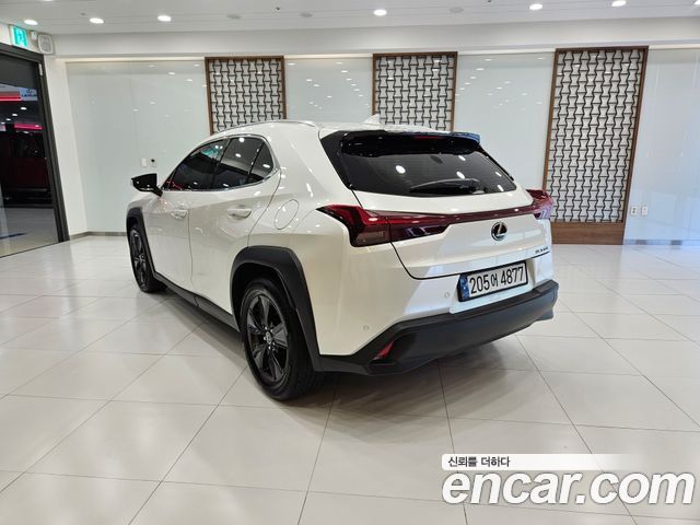 Lexus UX300h 2.0 2WD 2025 — фото 2