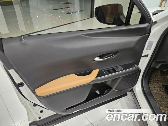 Lexus UX300h 2.0 2WD 2025 — фото 18