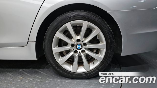 BMW 5 Series (F10) 528i 2011 — фото 5